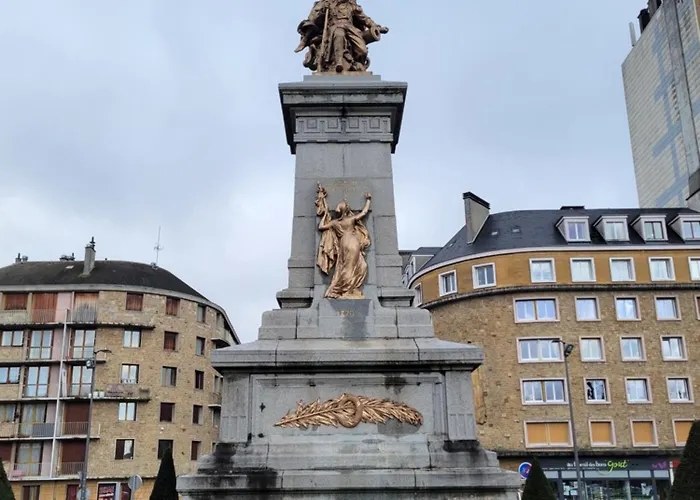 Château Des Princes  Calme Et Sérénité Au Cœur De Sedan